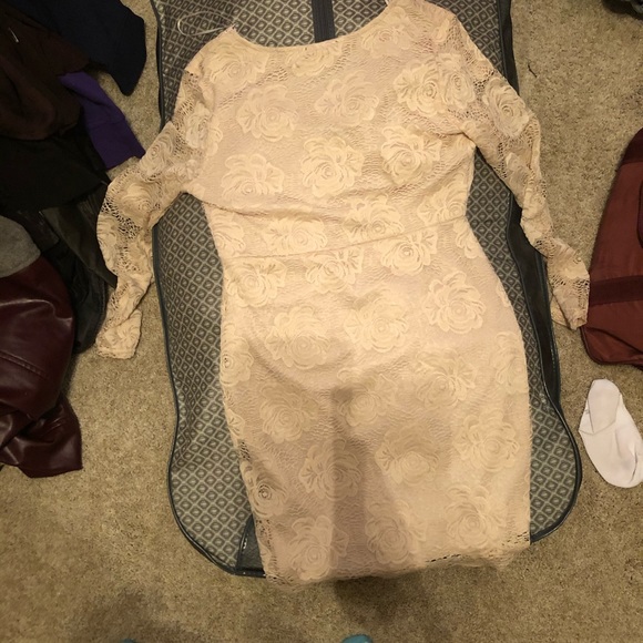 Cream color lace dress - Picture 3 of 3